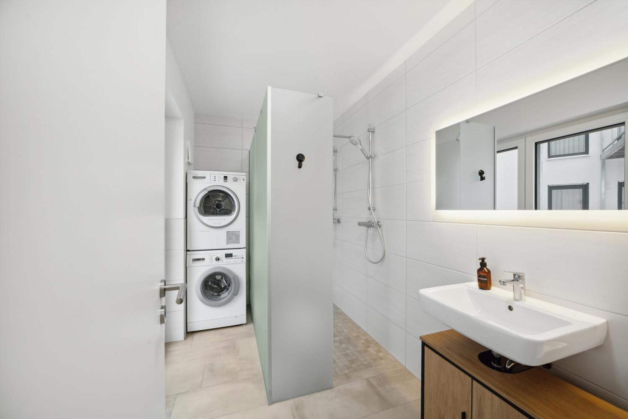 באיירוט Sali Homes Spacious Apartment With Terrace In City Center מראה חיצוני תמונה