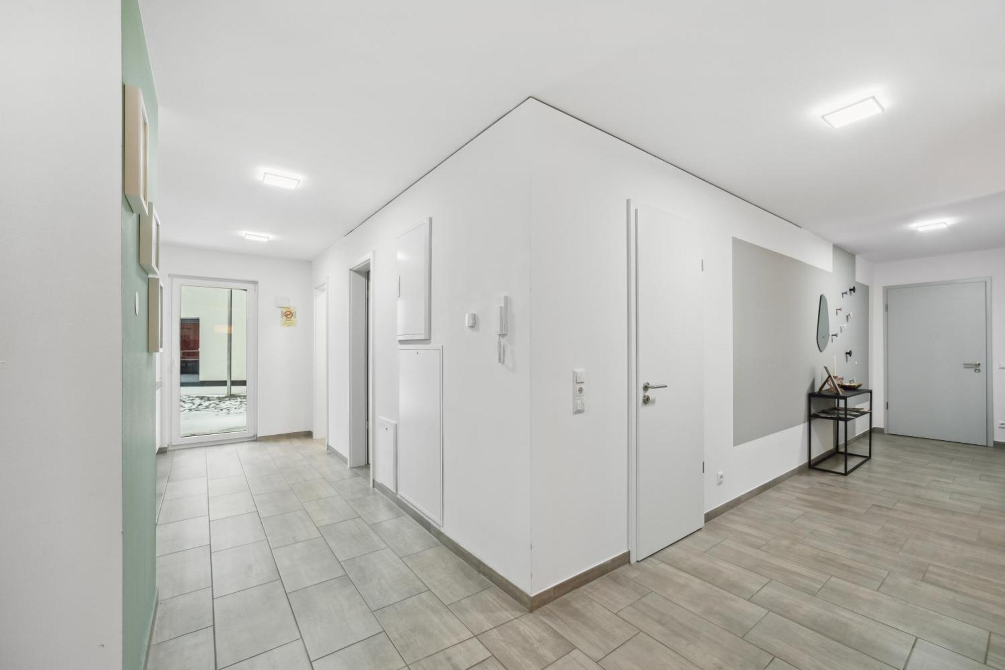 באיירוט Sali Homes Spacious Apartment With Terrace In City Center מראה חיצוני תמונה