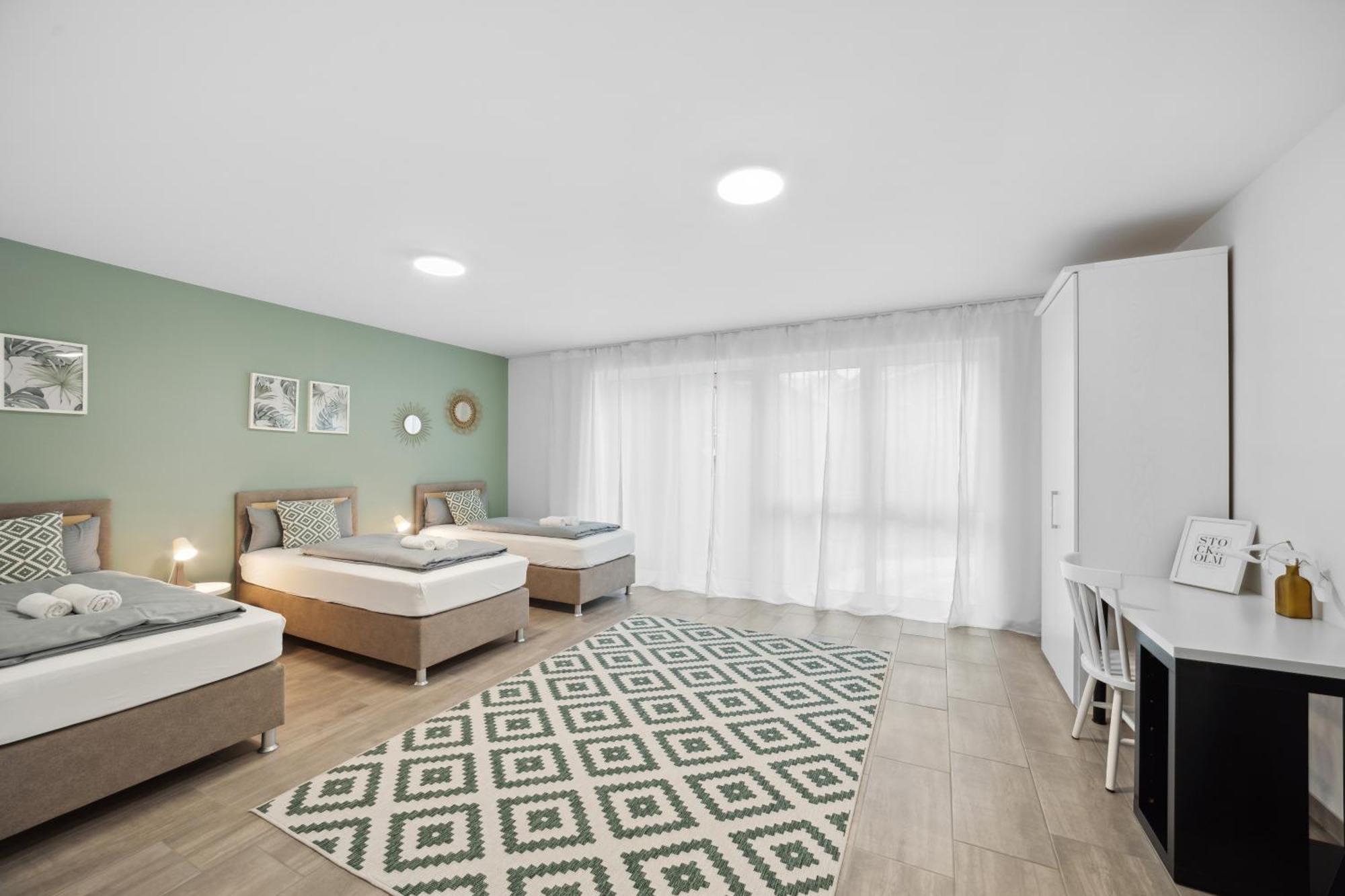 באיירוט Sali Homes Spacious Apartment With Terrace In City Center מראה חיצוני תמונה