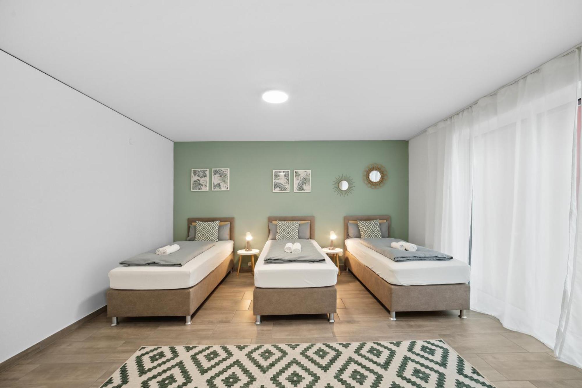 באיירוט Sali Homes Spacious Apartment With Terrace In City Center מראה חיצוני תמונה
